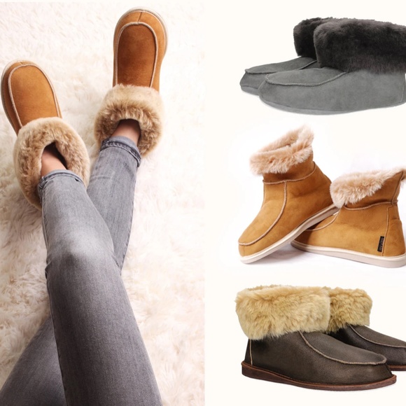 Sheepskin Mocassin Boot Slippers 100% Fur Lined - SIZE 8-9 - Picture 1 of 5